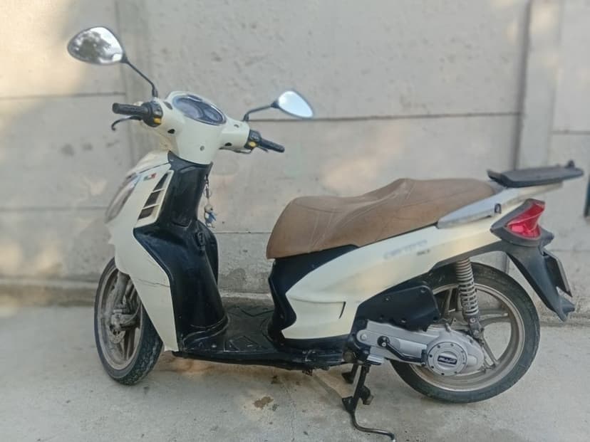 Vând scuter malaguti