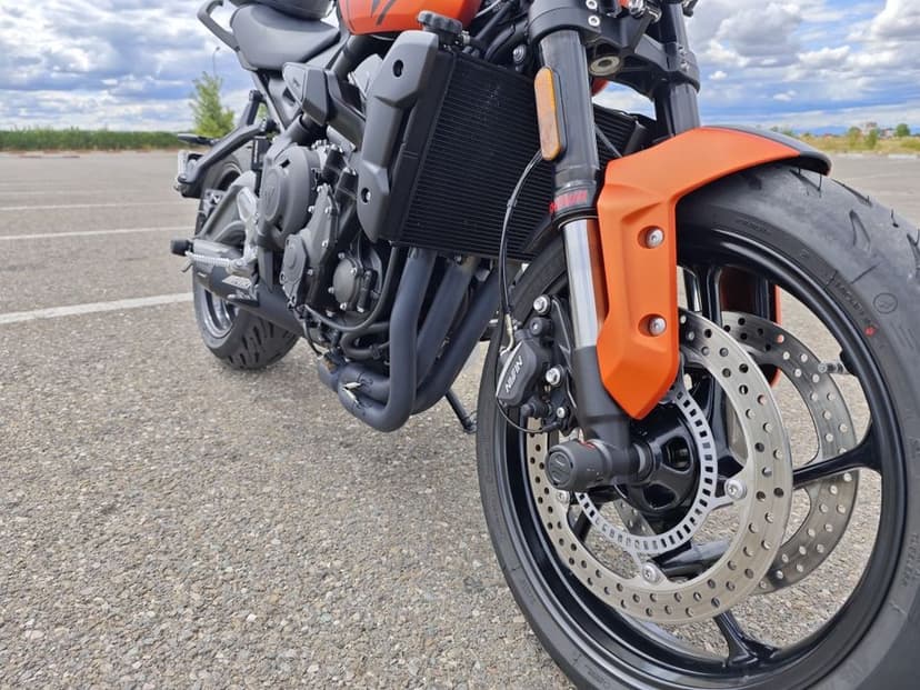 Vând Triumph trident 660 2023