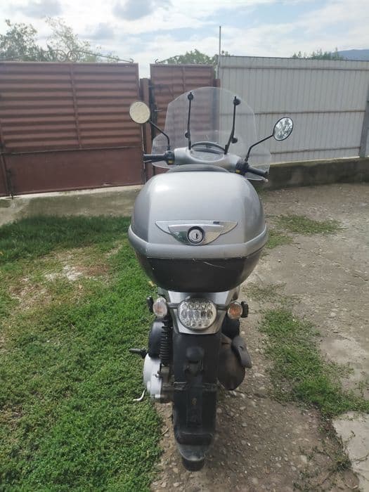 Vând scuter Aprilia Scarabeo