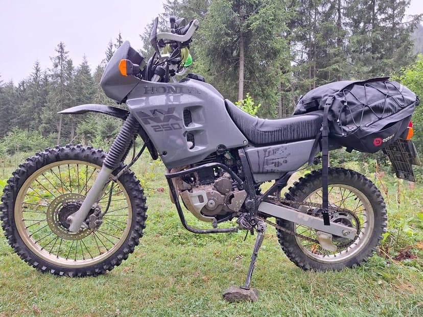 Motocicleta Honda NX 250 Dominator
