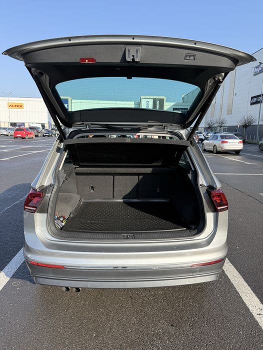 Volkswagen Tiguan Highline 2.0 TDI, 190 CP 4Motion DSG, pachet premium