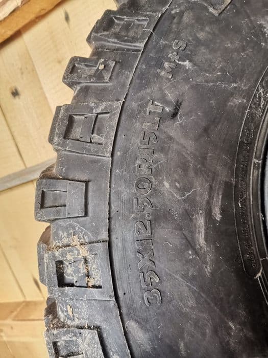 Pneuri plus jante din oțel umăr negativ +12cm jeep cherokee