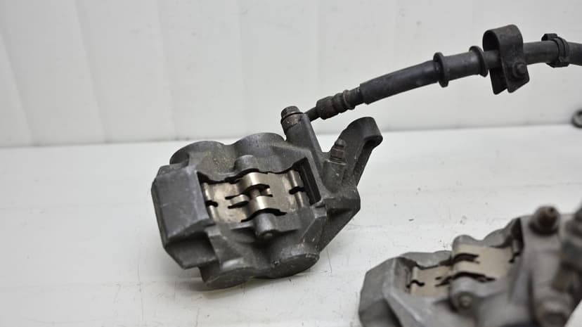 Etrier Frana Fata Stanga Dreapta Cu Furtune Yamaha YZF R6 2003 - 2005