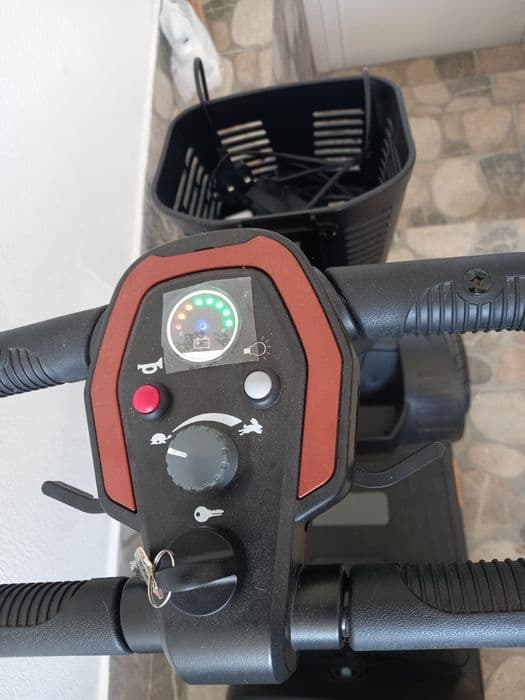 Scuter pe 4 roti pentru adulți