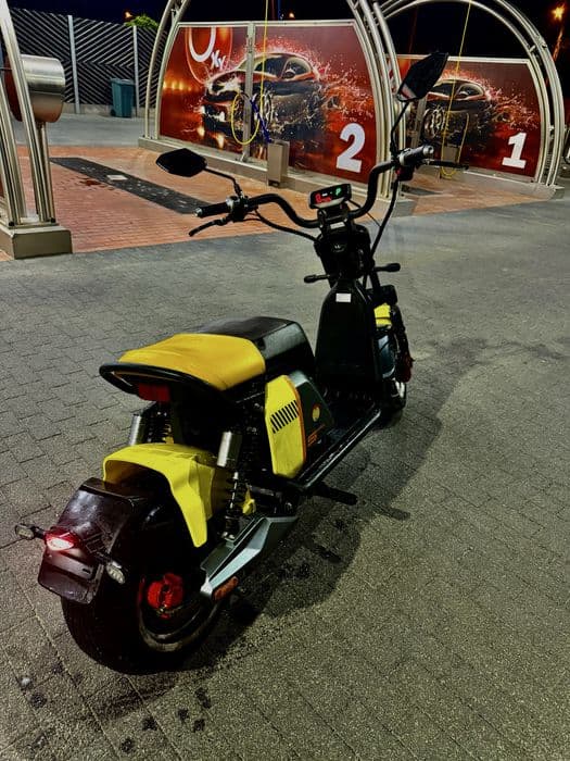 scuter electric moped