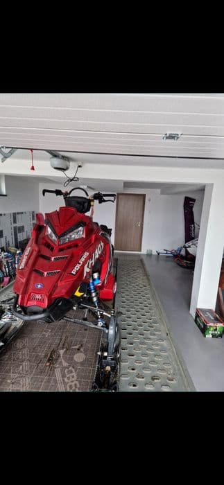 Snowmobil Polaris khaos