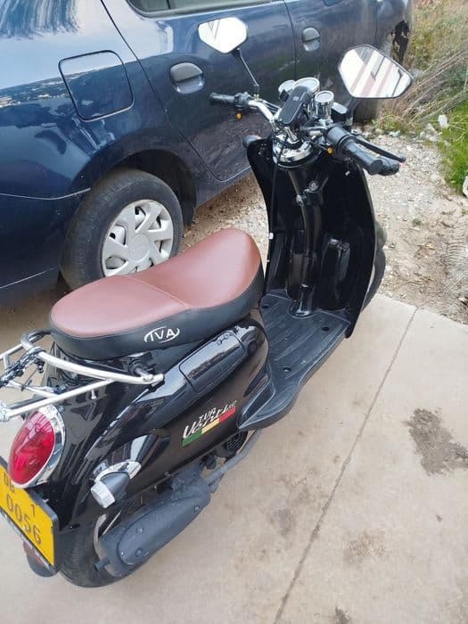 Vând scooter venti50