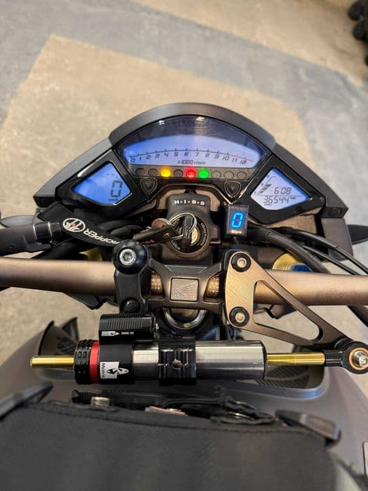 Honda CB1000R ABS – 2015 – 36.544 km – Suspensie Öhlins, Quickshifter