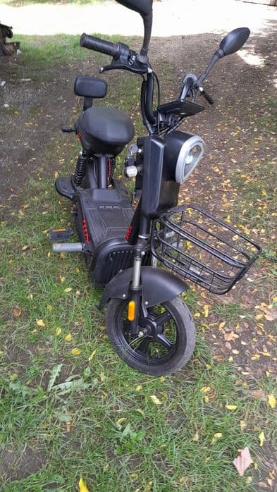 Scuter electric YZ-negru