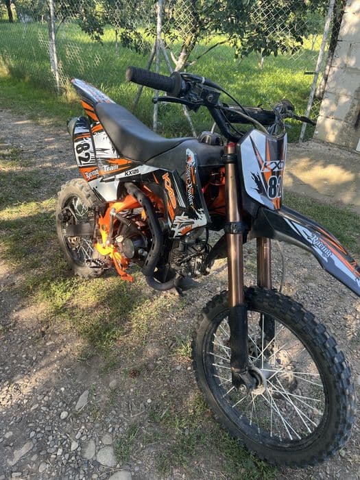 Vand cross kxd 125 + o cască matimea L