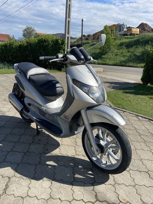 Piaggio beverly 200 scuter