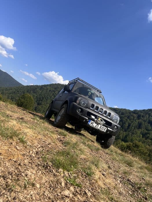 Vand sau schimb “SUZUKI JIMNY “