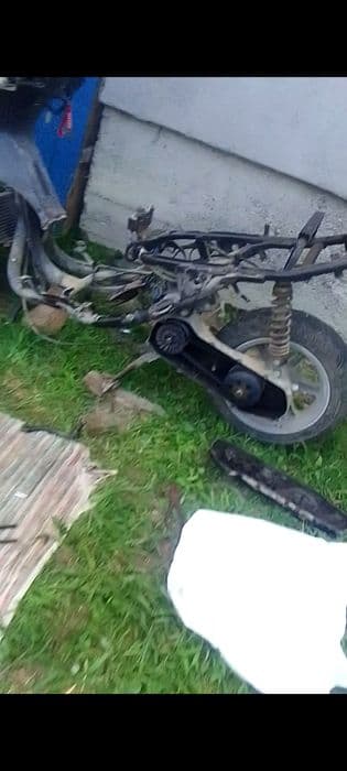 Vând scuter benelli pentru piese defect