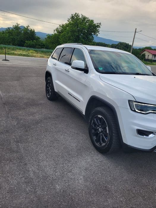 Jeep Grand Cherokee vând sau schimb cu autoturism