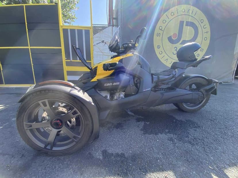 Bombardier Can-Am Ryker 900 sport