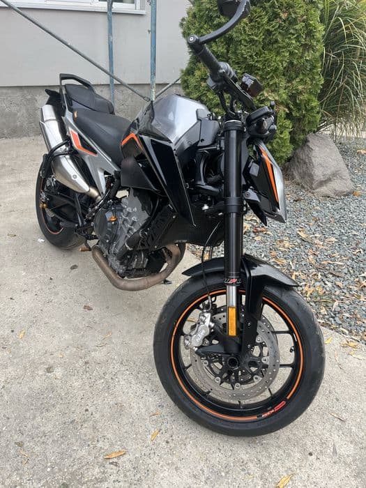 Motocicleta Ktm duke 790