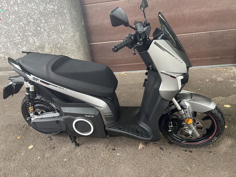 Scuter electric fabricat Spania SilenceS01+Connected nu Zeeho, Socco)