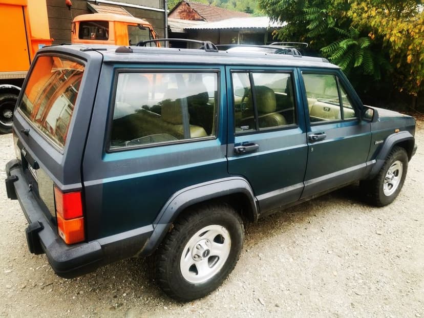 Jeep Cherooke, 4.0, fără impozit.