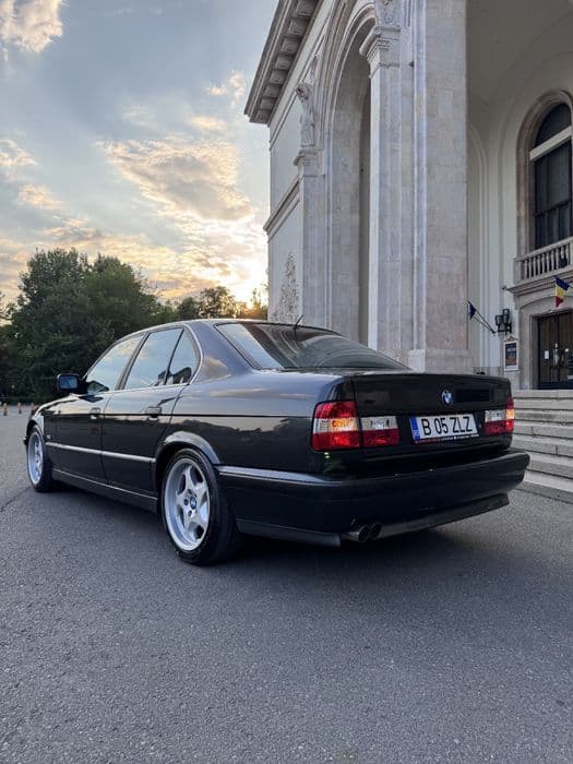 BMW M5 e34 vehicul istoric
