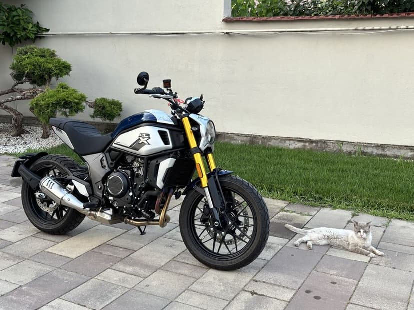 CF Moto 700 CL-X Heritage - cu 2200 km