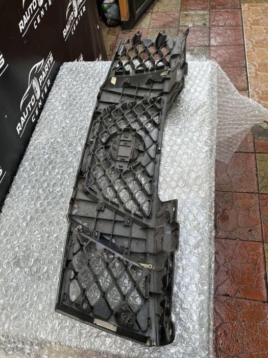 Grila centrala bara fata Nissan Navara