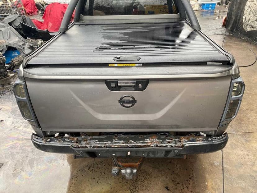 Dezmembrez nissan navara 3/grup/cardan/aripa/far/stop/bena/grila/prag/