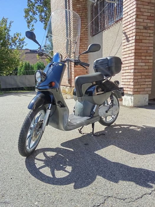 Vând scuter Beneli