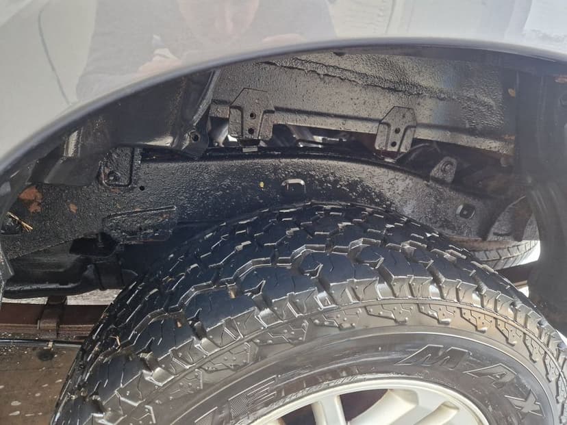 Sasiu cu cabina Toyota Hilux in stare foarte buna 2006-2015