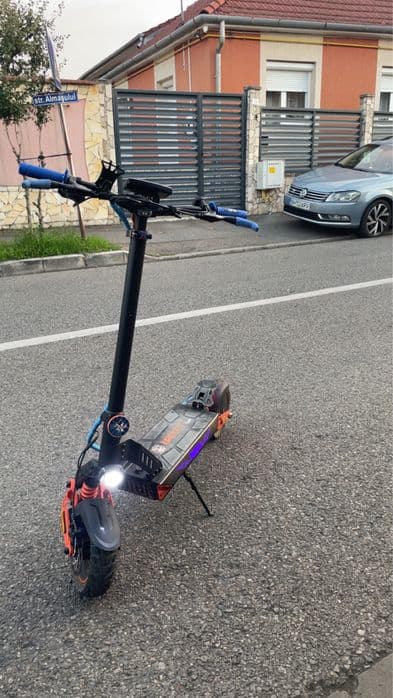 Vând trotineta electrica kamikazek1plus  ca si noua merge toate pe ea