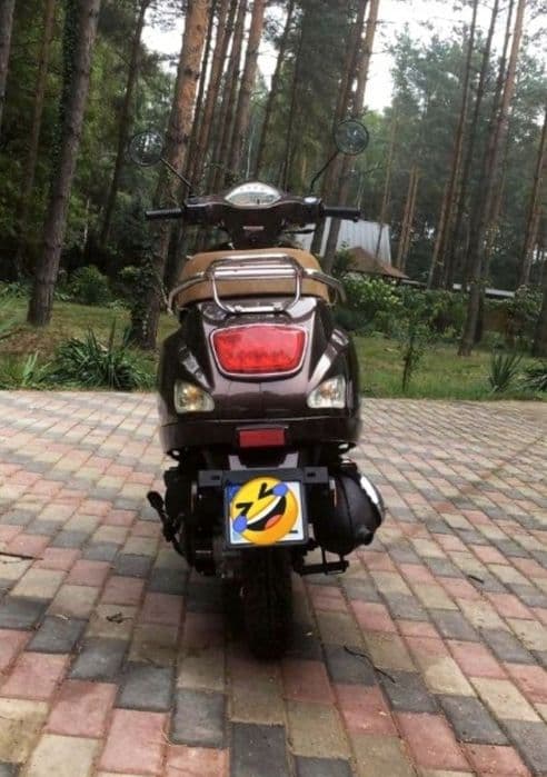 Scuter model Vespa, motor 125 cc