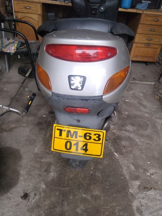 Vand scuter peugeot elyseo