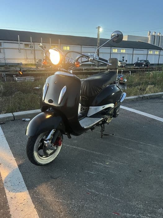 Vand scuter ZNEN125cc 2010  (replica vespa liberty aprilia)