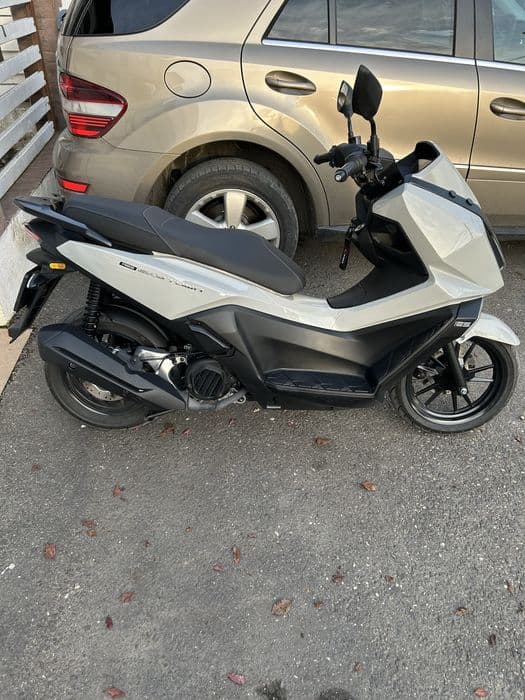 Scuter Kymco Skytown 125cc - 2025