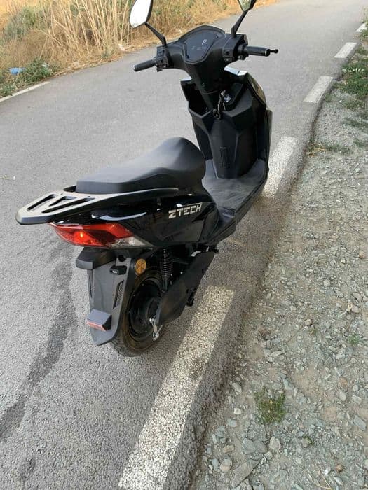 Scuter z tech stare ca nou