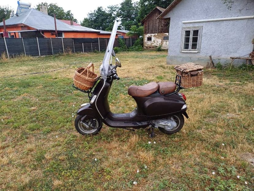 Vand scuter VESPA, 49 cc, se conduce FARA PERMIS