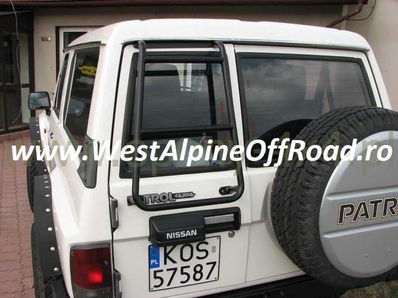 Scara Nissan Patrol Y60 din OTEL pentru usa din spate