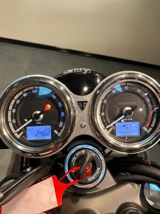 Motocicleta Triumph Bonneville T120 Black 2025 Second | Rate | Leasing