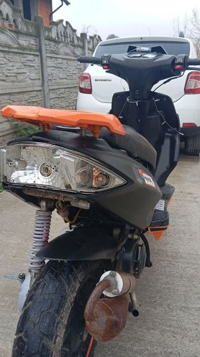 Vând scuter Explorer 2t 49cc sau schimb cu calculator