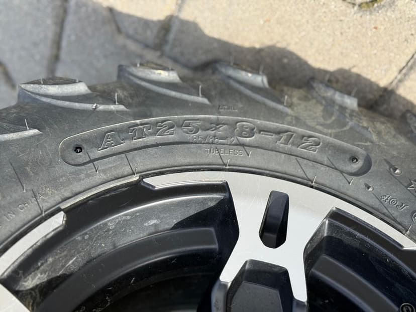 Atv CF MOTO 625 6900 euro tva ded inmatriculat numere negre 400 km