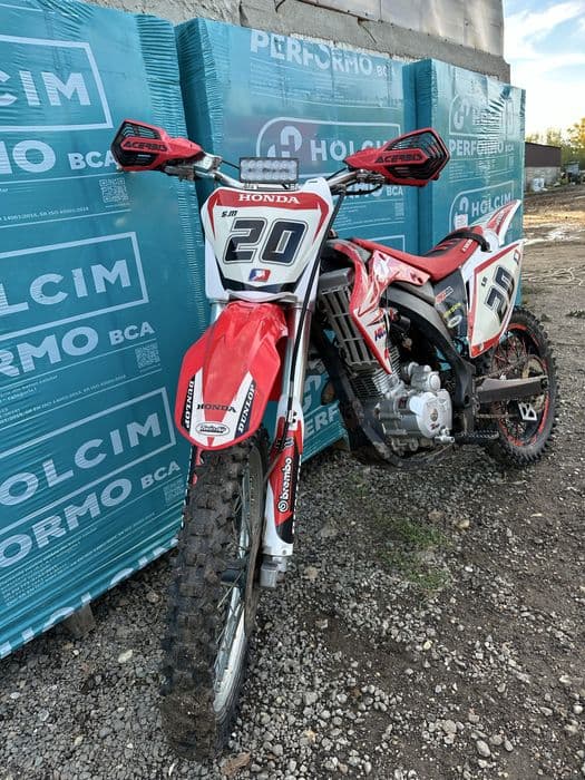 Vând crosss honda cu motor de 250cc tmmp