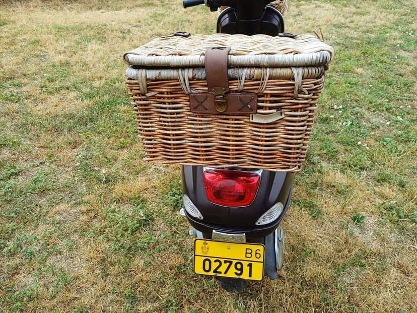 Vand scuter VESPA, 49 cc, se conduce FARA PERMIS