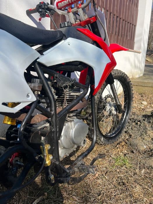 Vând cross 250 defect