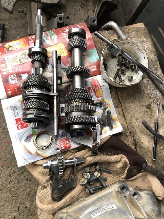 Vand si repar cutii viteze suzuki jimny model R72