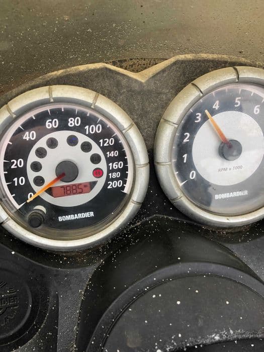 SNOWMOBIL Bombardier Summit 800