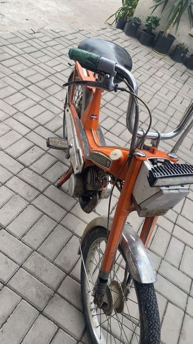 Vînd moped motobecane