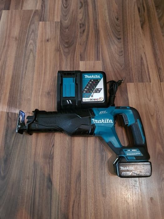 Fierăstrău sabie Makita Brushless