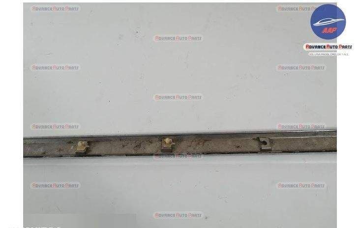 Ornament Cromat Dreapta Fata original Jeep  Cherokee  KK [2007 - 2013]