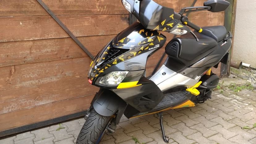 Vând/Schimb cu Auto Aprilia SR Factory 70cc