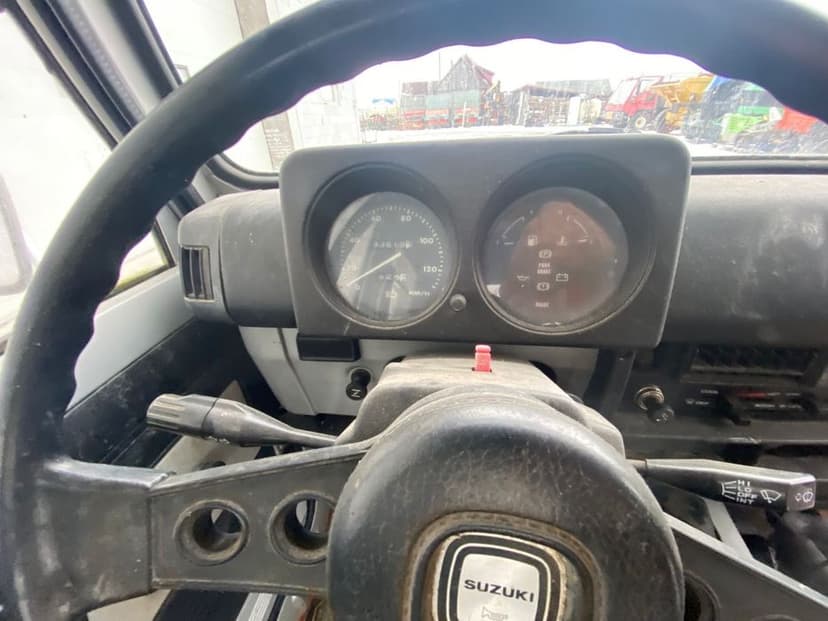 Suzuki Samurai necesita putin reparatie
