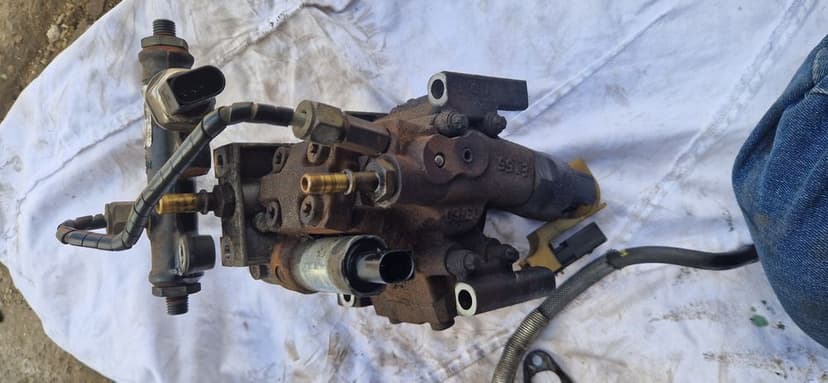 Vând pompa înaltă presiune Land Rover Discovery 3 2.7